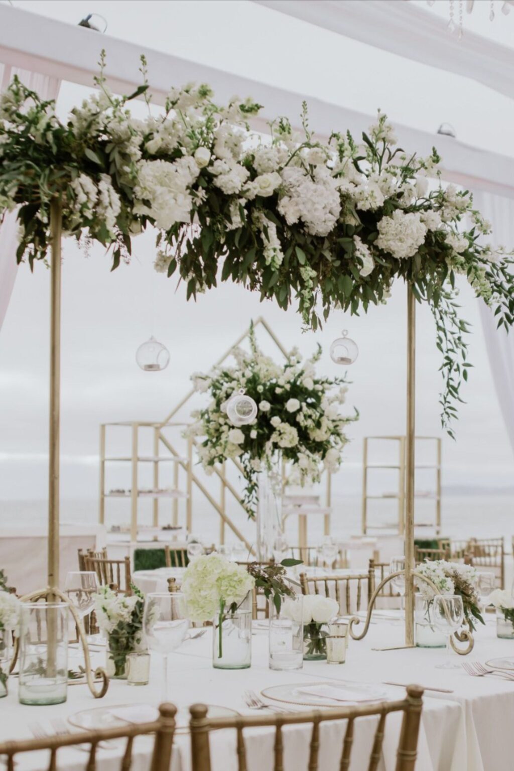 Wedding Floral Trends In 2024 Villa Del Paraiso   Glamorous Tall White Floral Centerpieces 1024x1536 